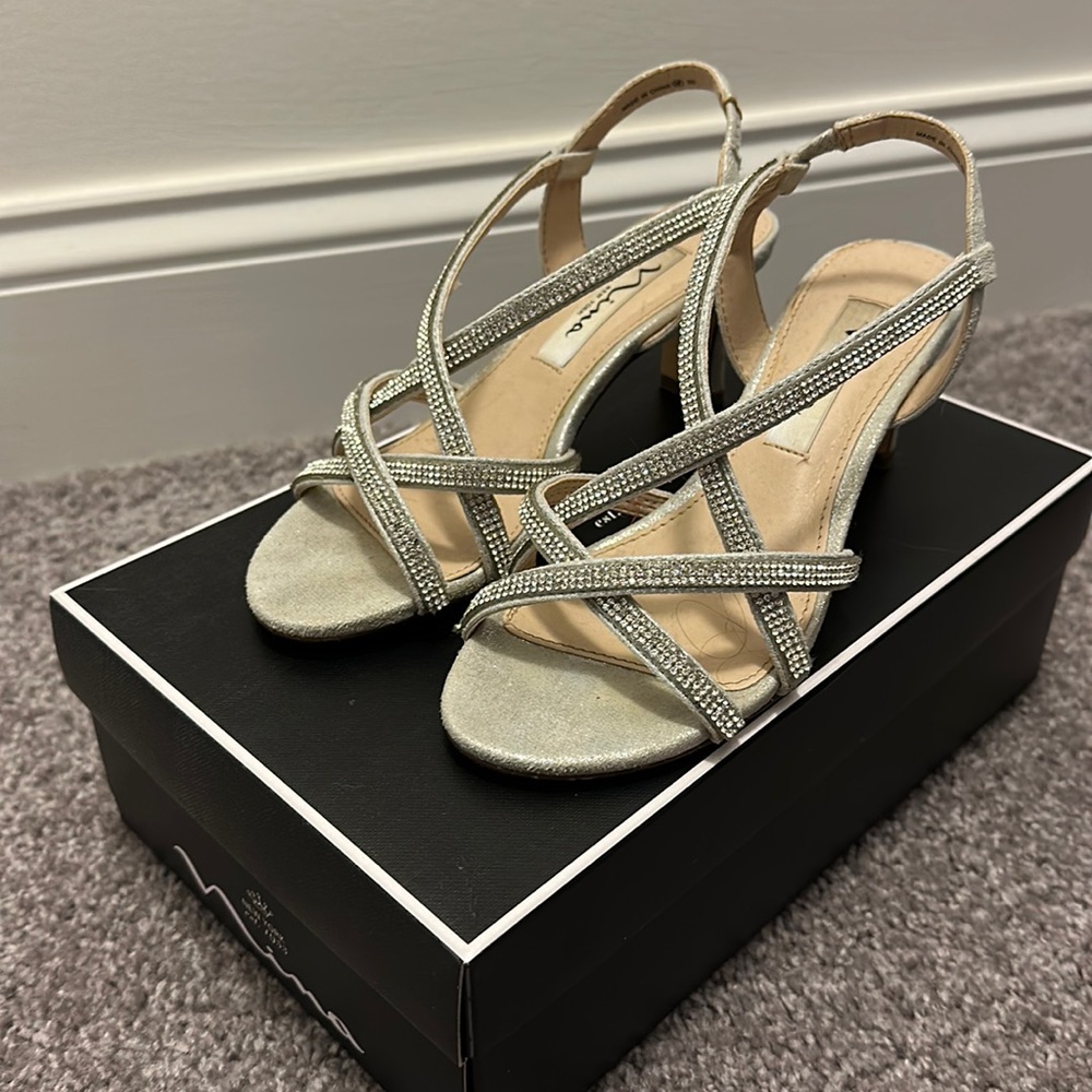 Womans NINA silver sparkly heels- Size 5, great quality